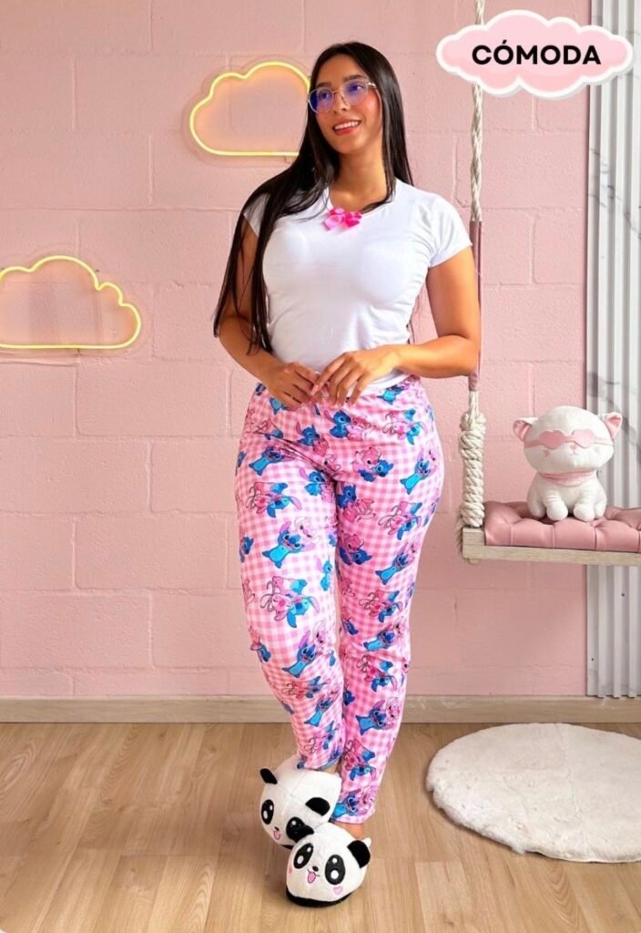 Pijama Cómoda Stitch cuadros de Alexandra Muñoz Pijamas.